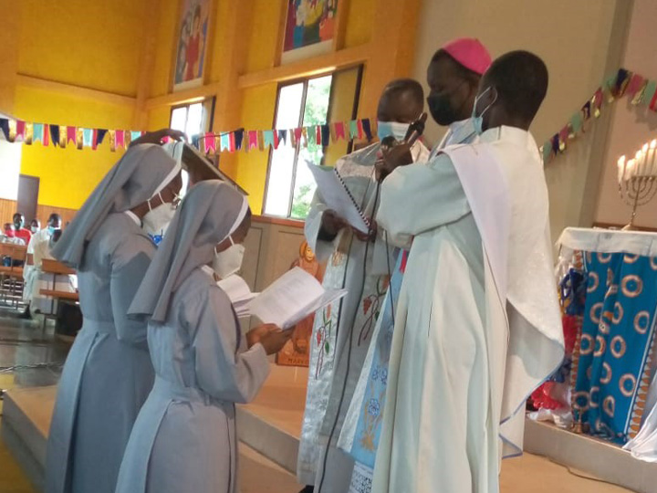 sacrametine sisters of bergamo take their final vows