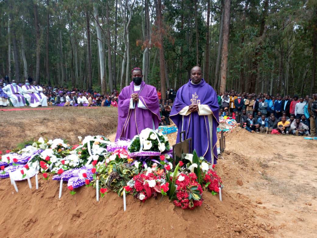 Bishop Peter Chifukwa and Fr John Chithonje at the graveyard