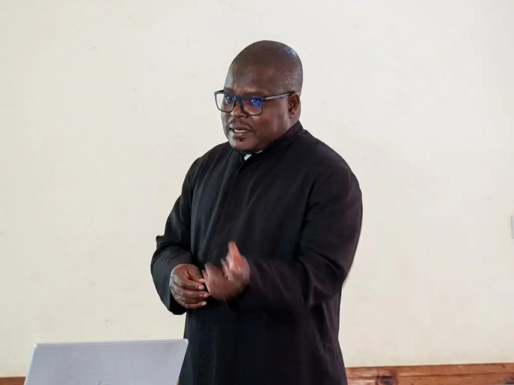 Fr Samson Kunkumbira